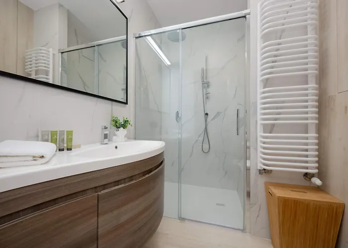 Kasprzaka Elegant In Wola With Parking By Renters شقة