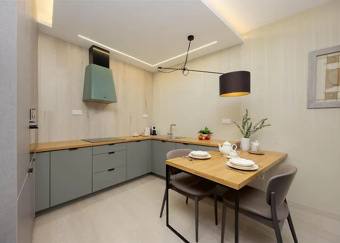 Kasprzaka Elegant In Wola With Parking By Renters شقة